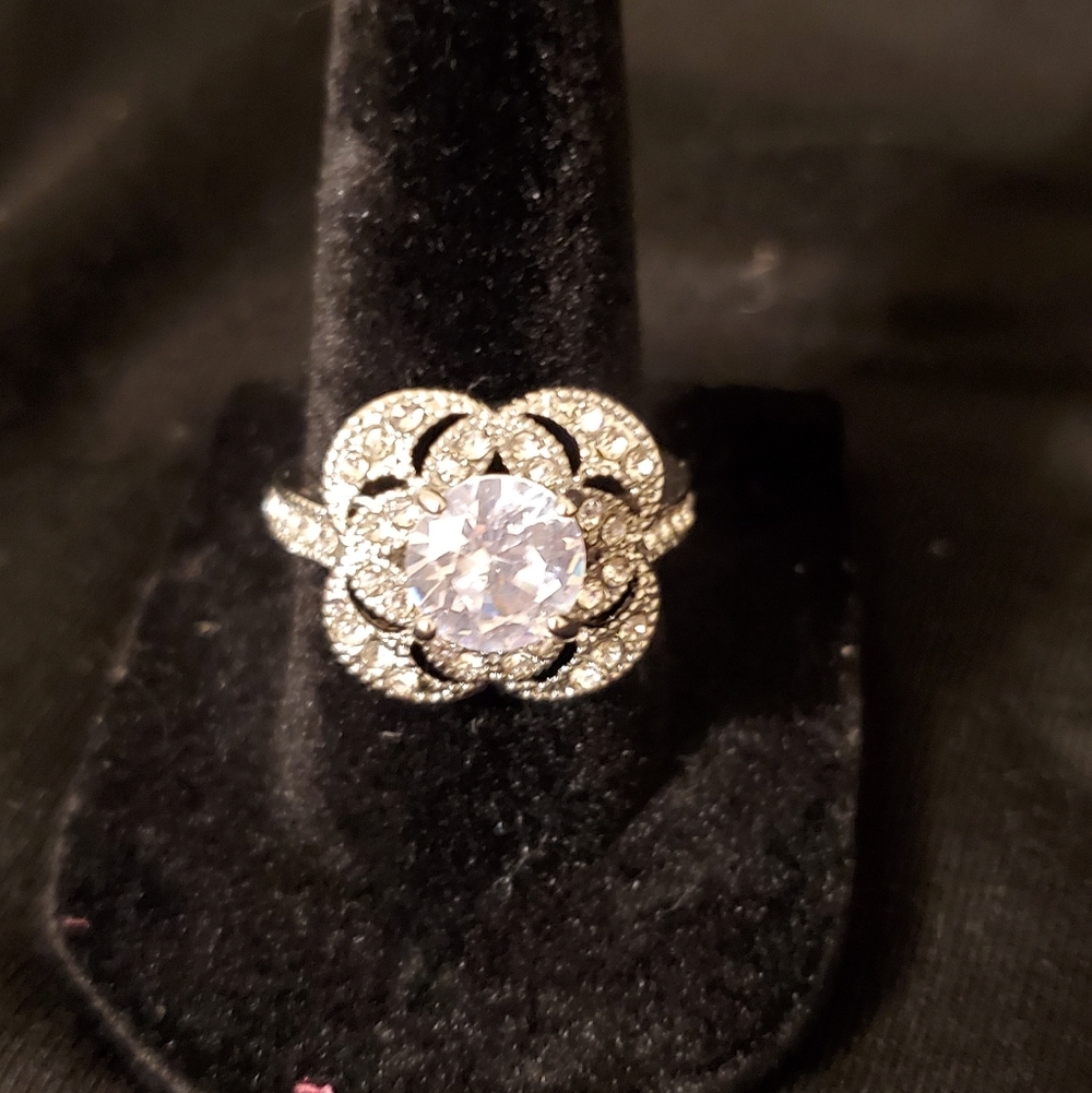 STUNNING 2 CARAT SCALLOPED HALO STATEMENT SOLITAIRE RING NEW SIZE 7